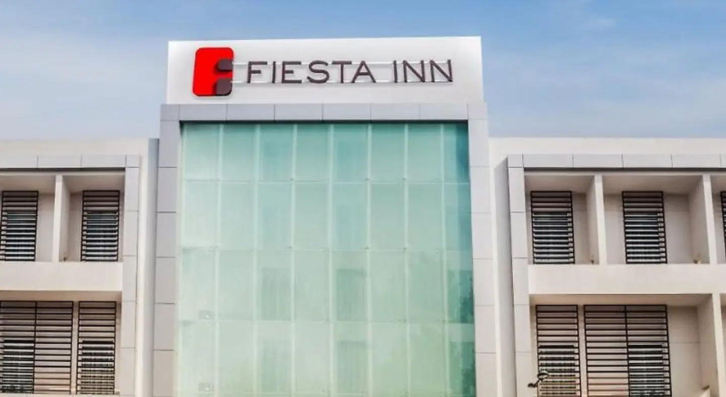 Fiesta Inn Plaza Central Aeropuerto EXTERIOR