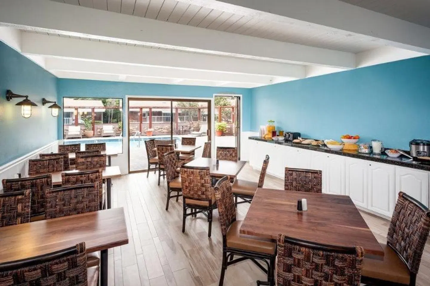 Lighthouse Lodge & Cottages Bar