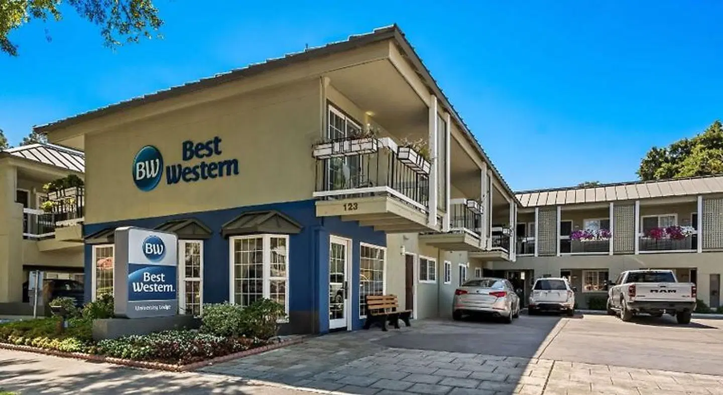 Best Western University Lodge EXTERIOR