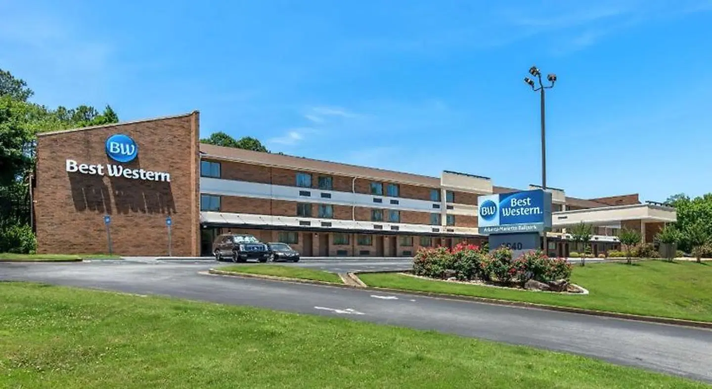Best Western Atlanta-Marietta Ballpark Hotel EXTERIOR