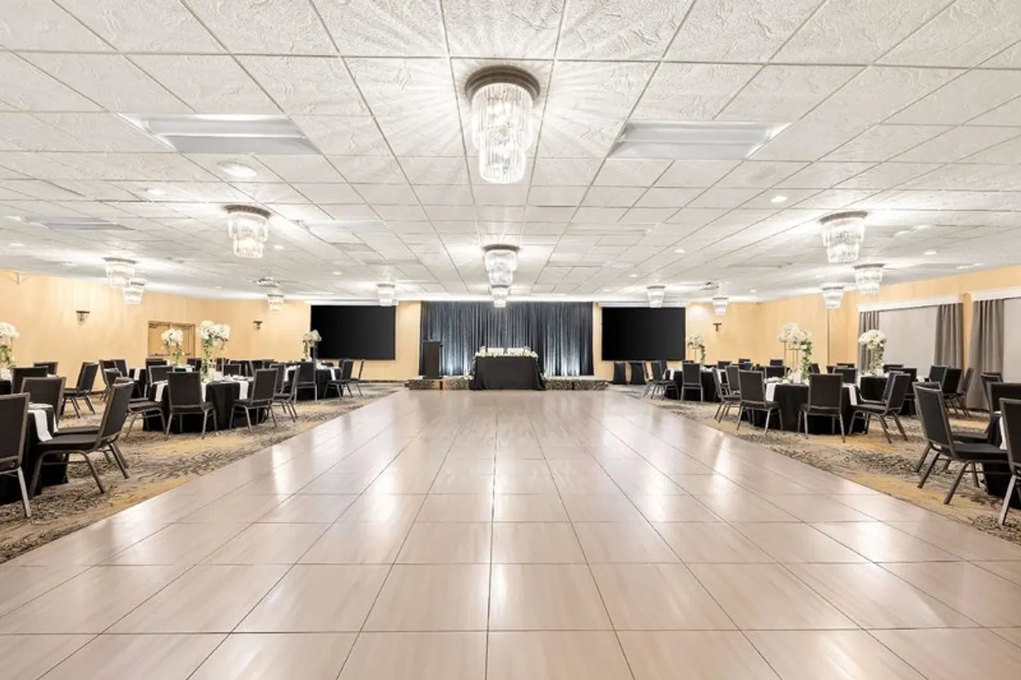 Best Western Plus NorWester Hotel & Conference Centre LOUNGE_LOBBY
