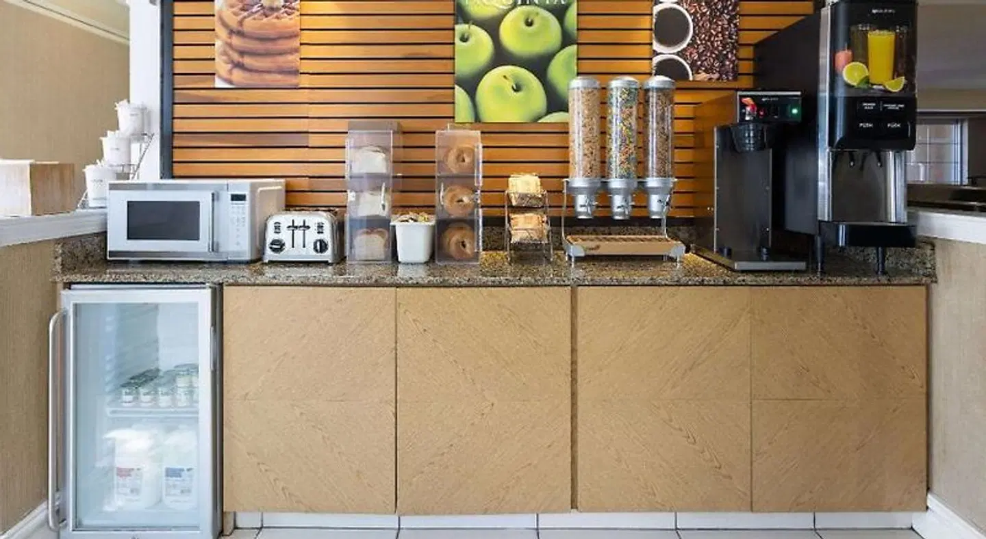 La Quinta Inn by Wyndham Pittsburgh Airport LOUNGE_LOBBY