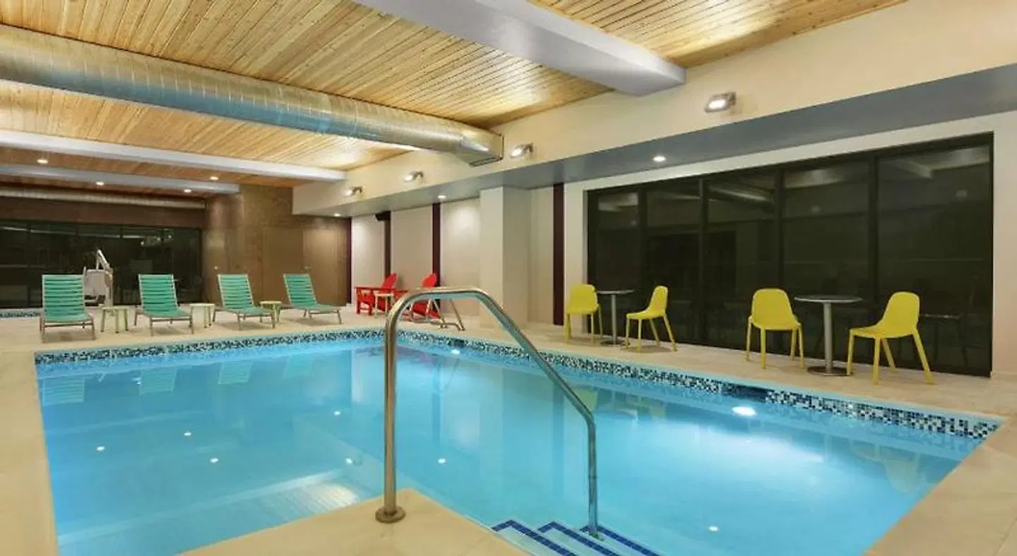 Home2 Suites by Hilton Portland Airport OR Hallenbad