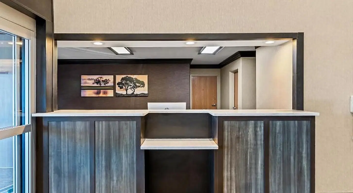 Best Western Plus Presidential Hotel & Suites ROOM_EXAMPLE