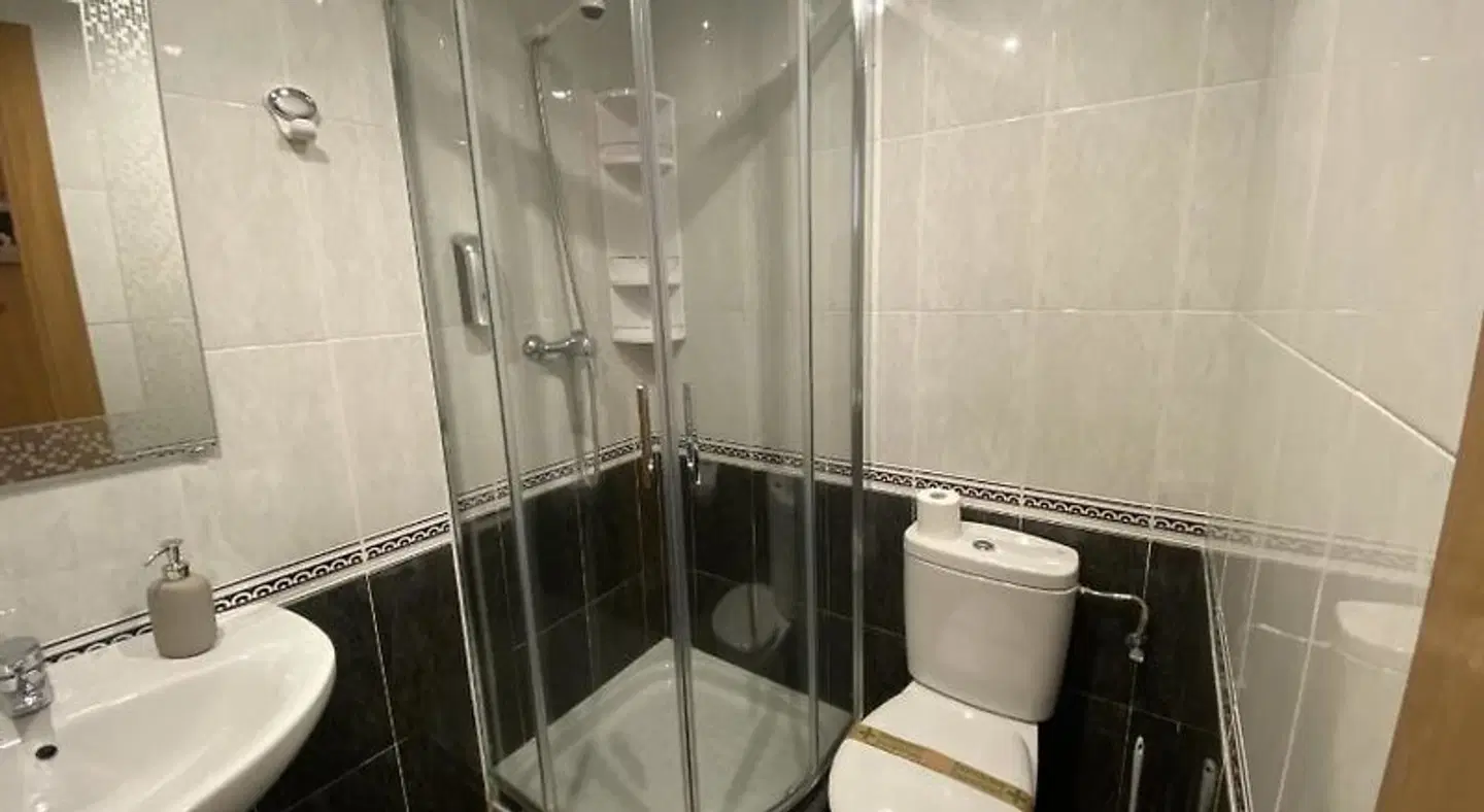 CLAREN'S GUESTHOUSE Badezimmer