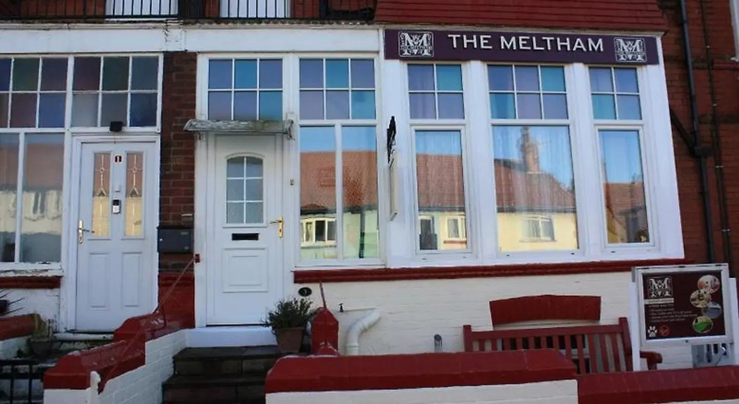 The Meltham Guest House EXTERIOR