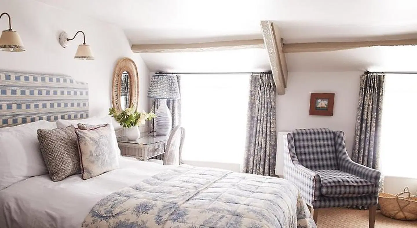 The Red Lion ROOM_EXAMPLE