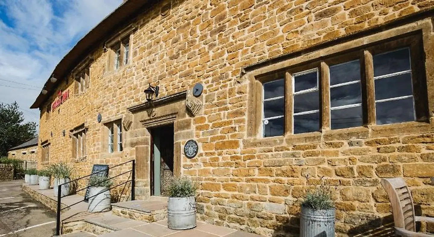 The George Inn EXTERIOR