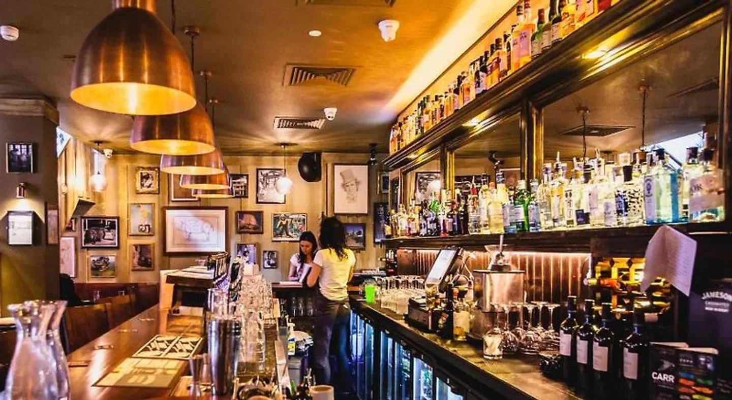 Clarendon Suites Bar