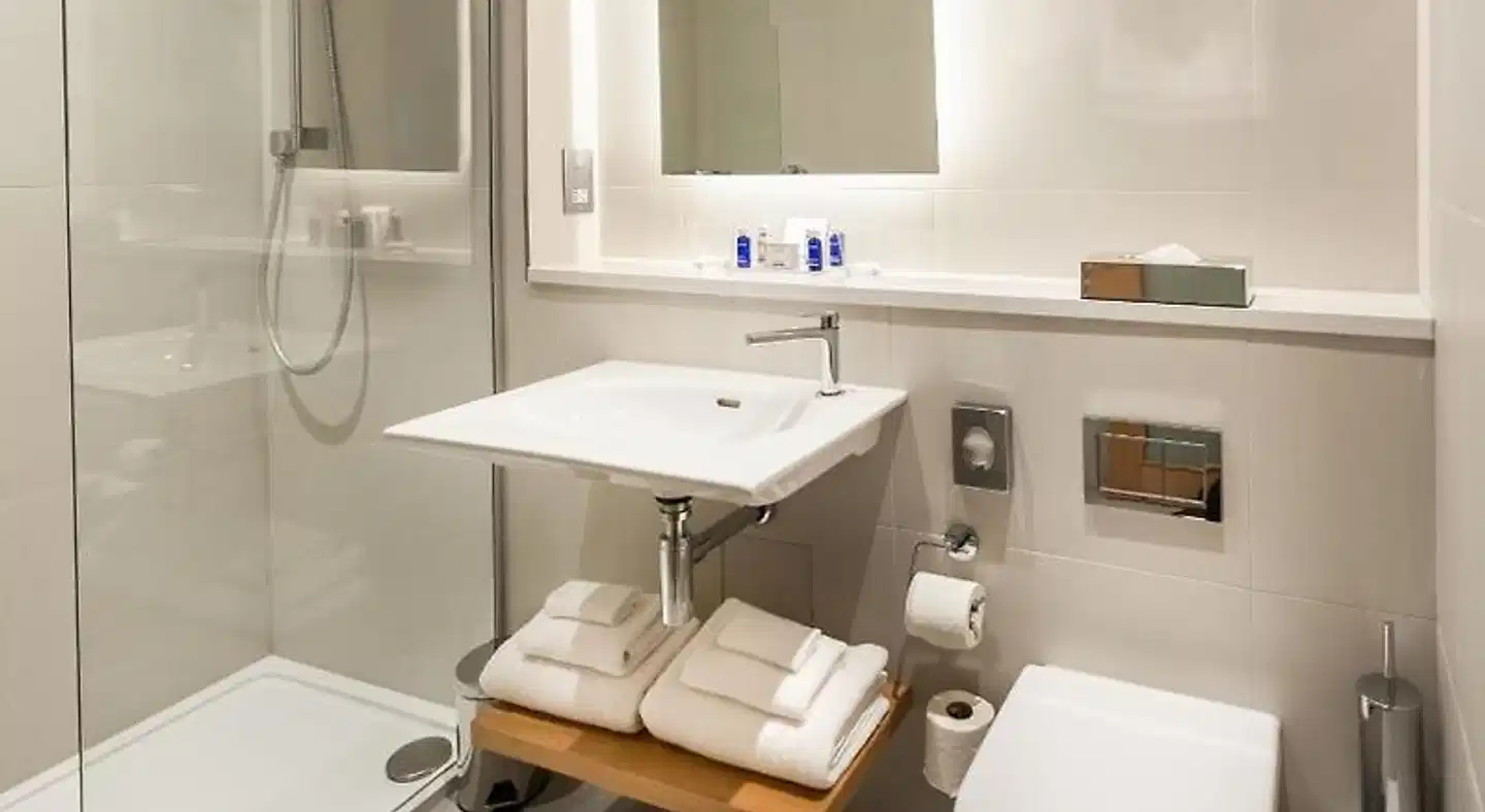 Premier Suites Dublin Badezimmer