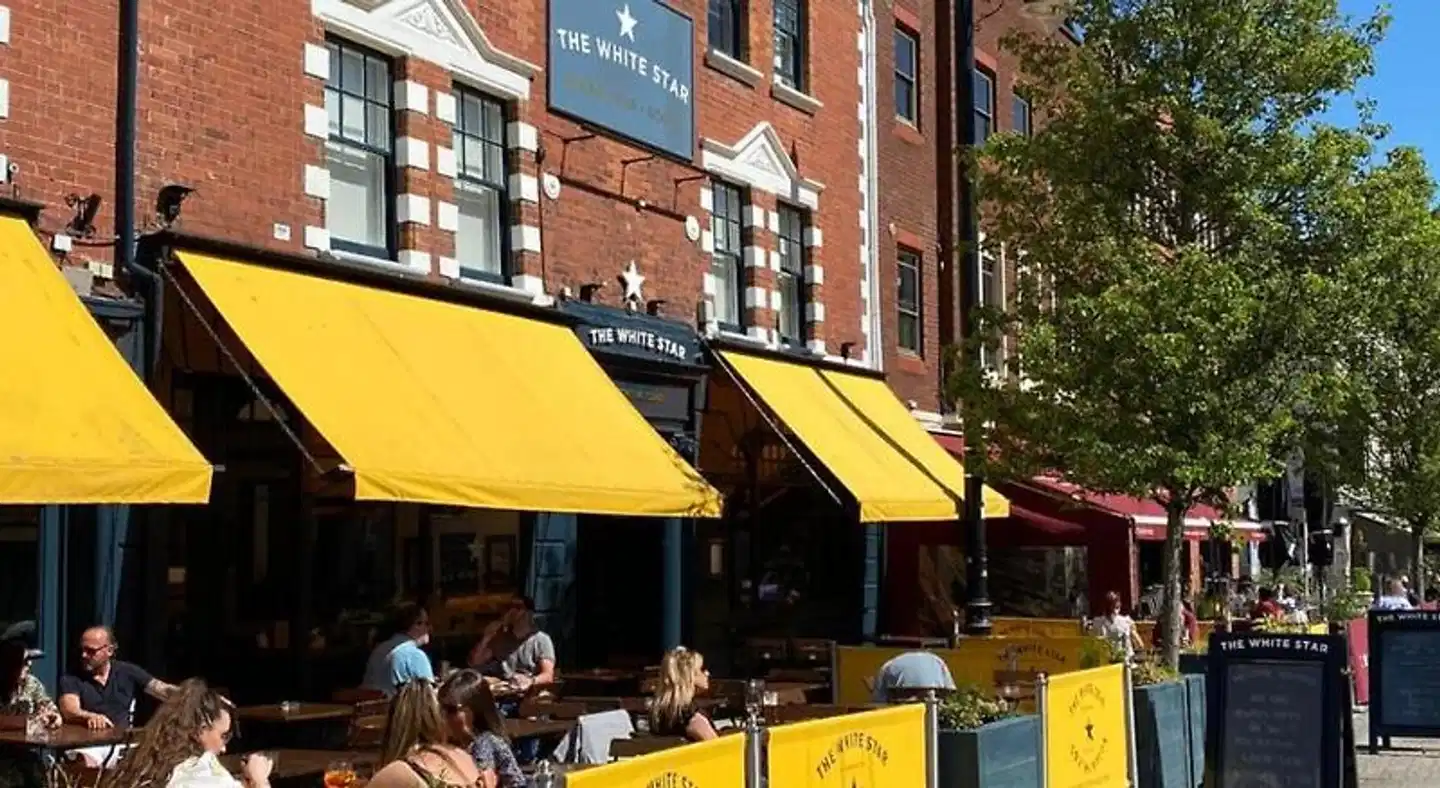 The White Star Tavern Terrasse
