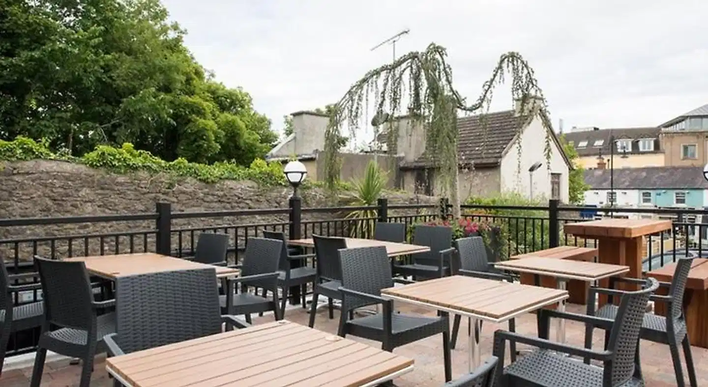 The Old Borough by Wetherspoon Terrasse