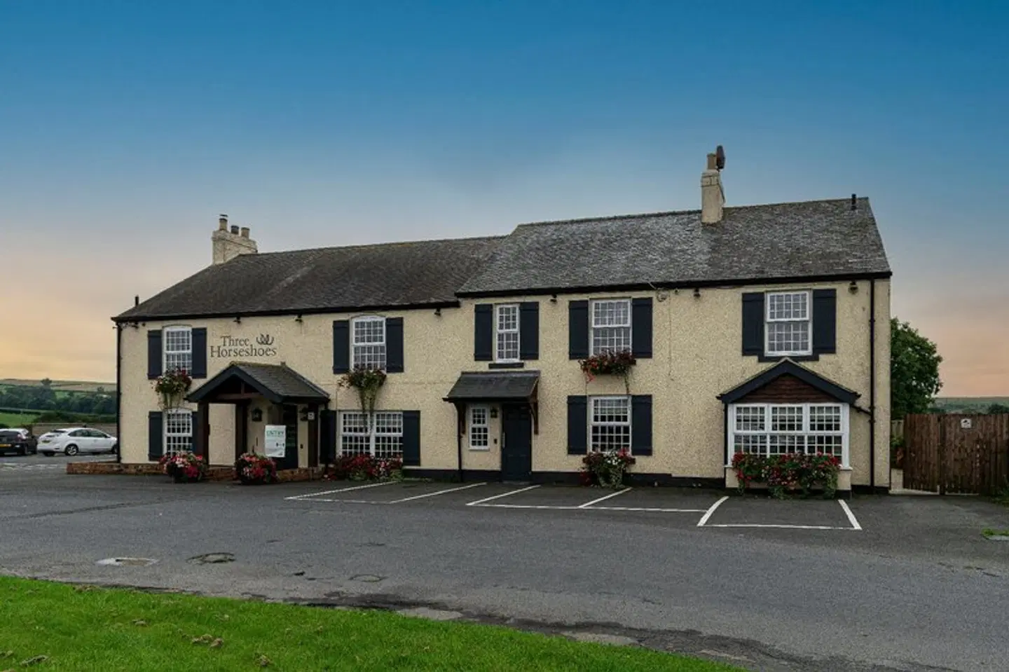 Three Horseshoes Inn EXTERIOR
