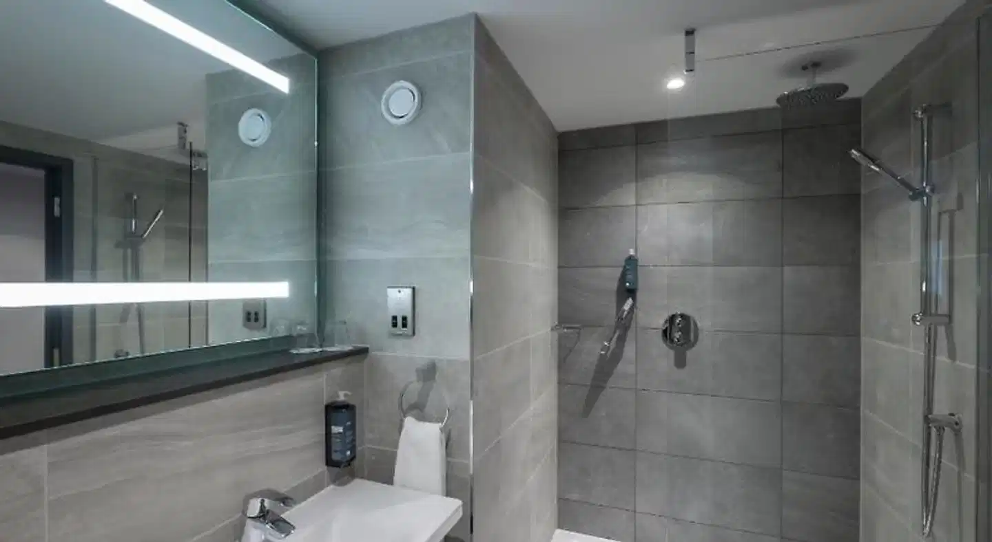 Maldron Hotel Merrion Road Badezimmer