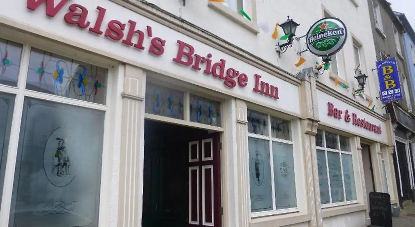 Walsh's Bridge Inn EXTERIOR