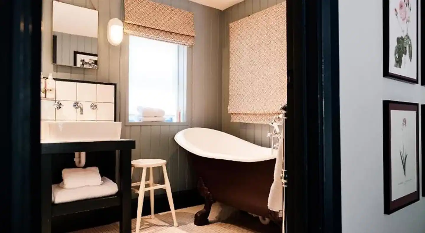 Bel And The Dragon-Churt Badezimmer