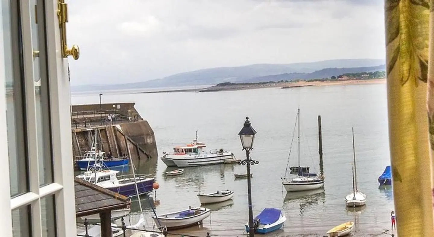 The Old Ship Aground Strand
