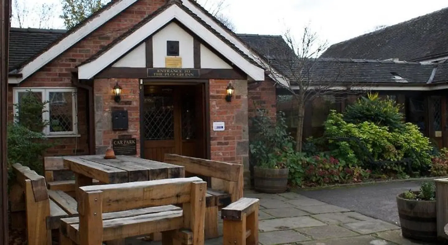 The Plough Inn EXTERIOR