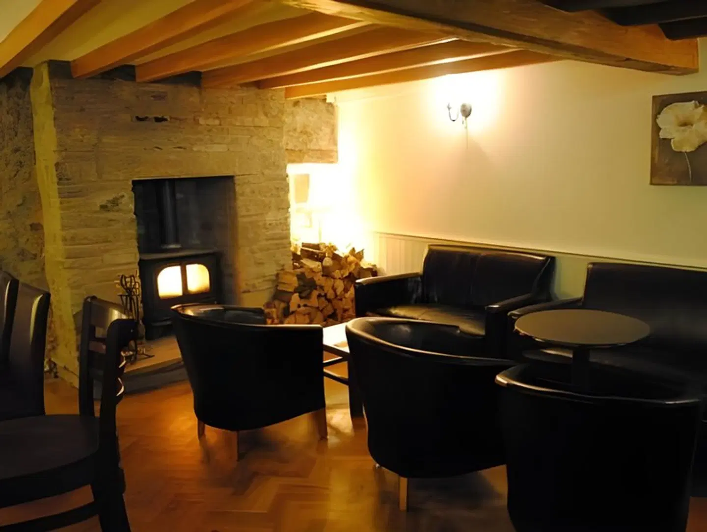 The Village Inn LOUNGE_LOBBY