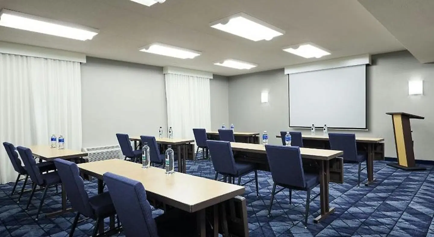 Courtyard by Marriott St. Louis Westport Plaza Konferenz