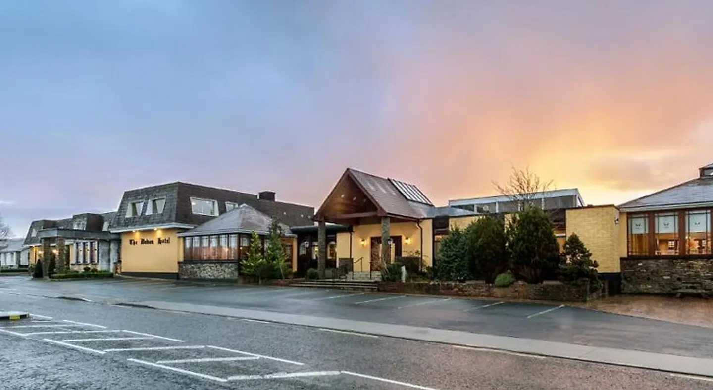 Devon Inn EXTERIOR