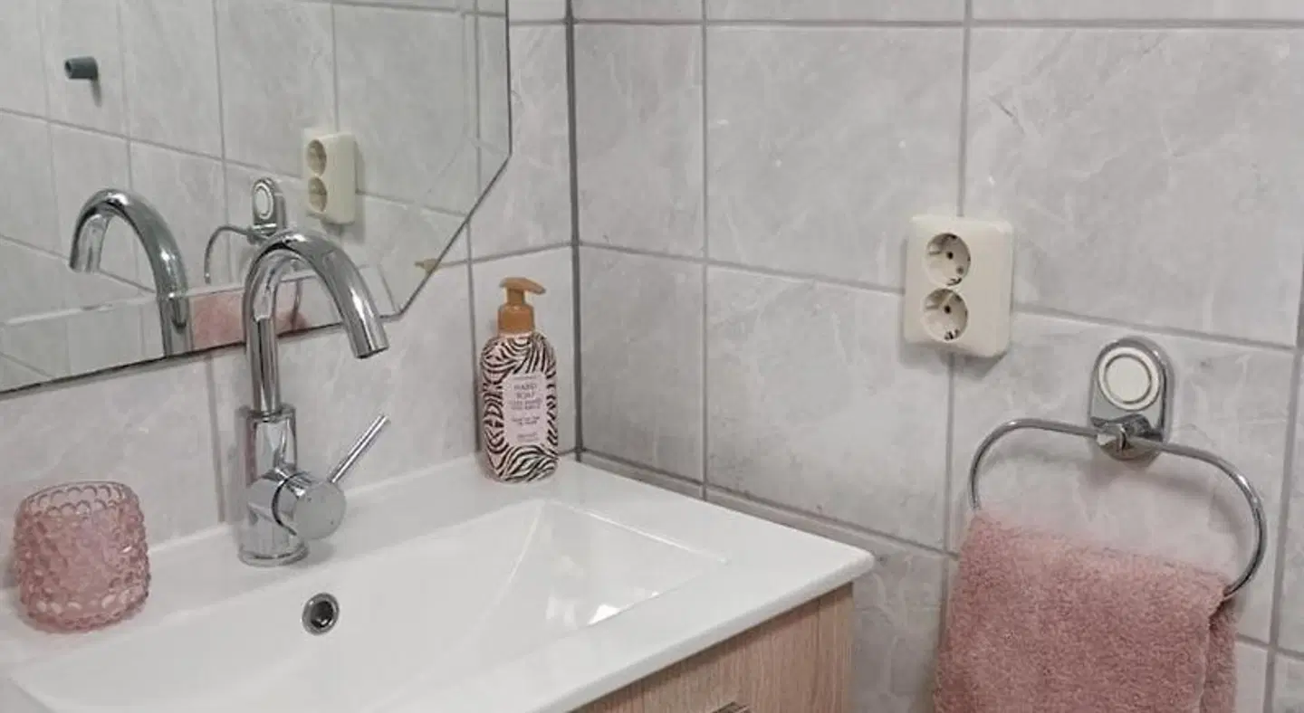 Prive tuinhuis B&B Elly Badezimmer