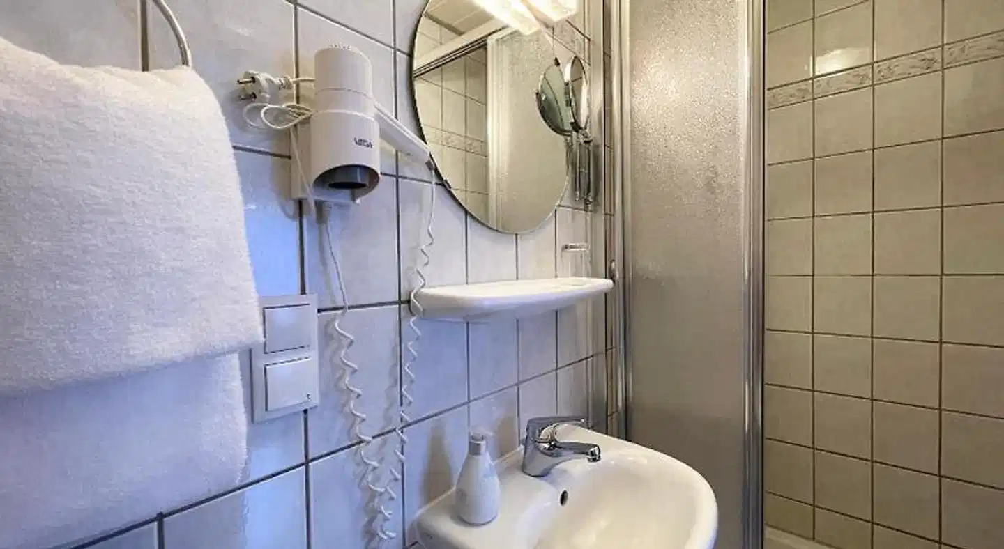 Hotel-Pension Hommen Badezimmer