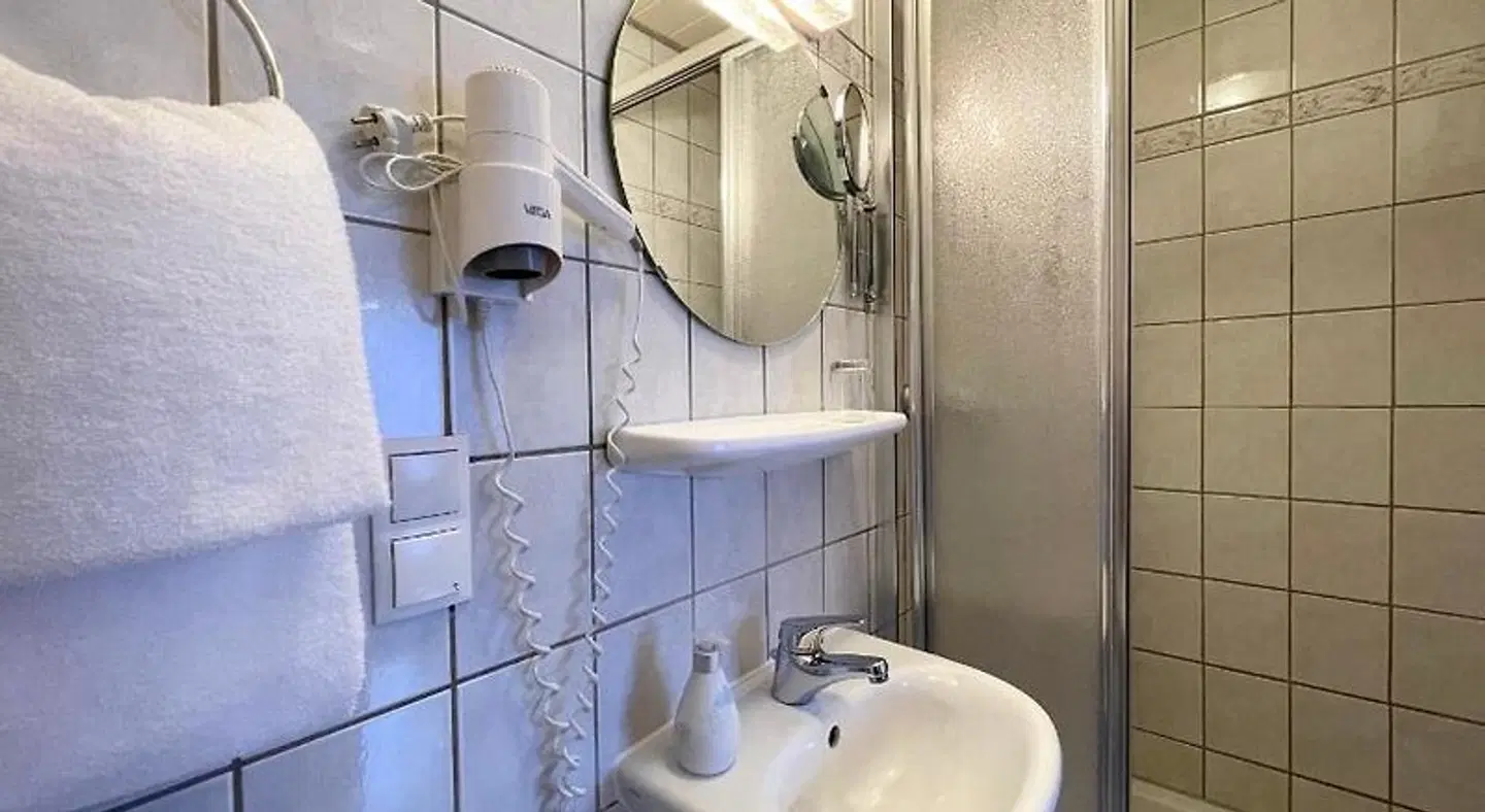 Hotel-Pension Hommen Badezimmer