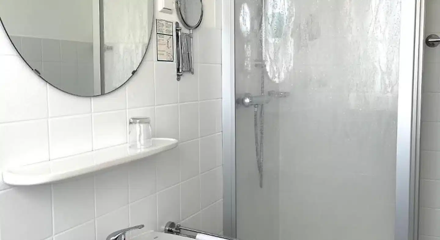 Hotel-Pension Hommen Badezimmer