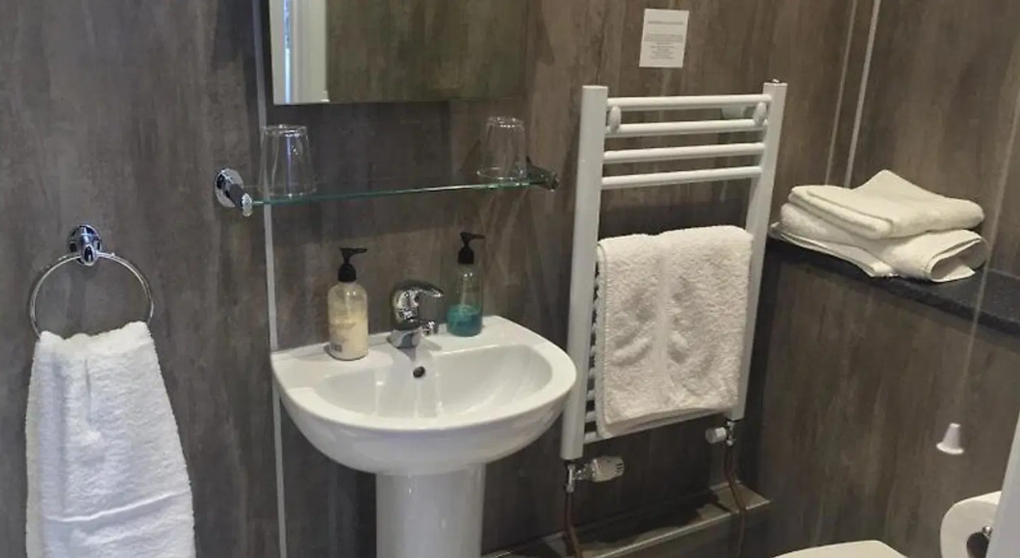 Edgcumbe Guest House Badezimmer