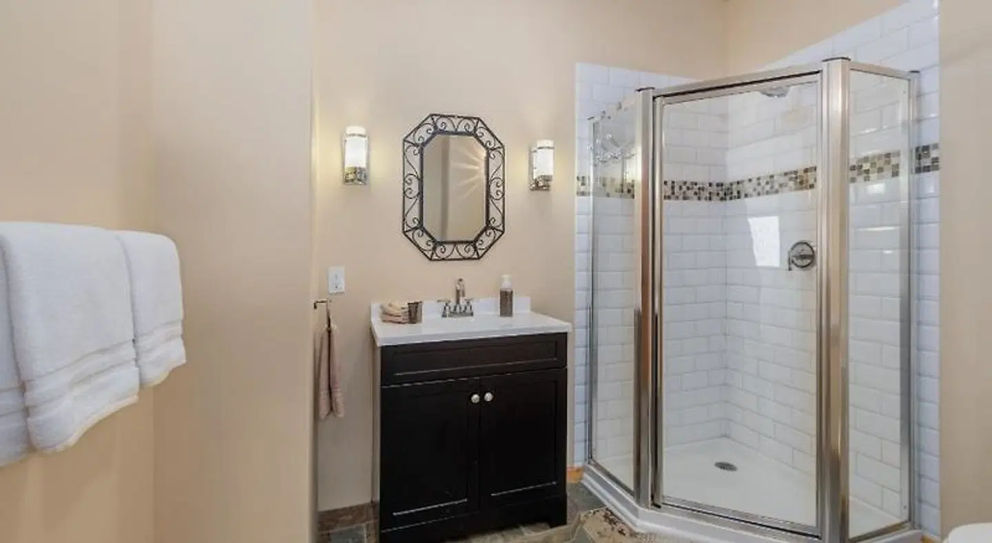 Lazy Bear Lodge Badezimmer