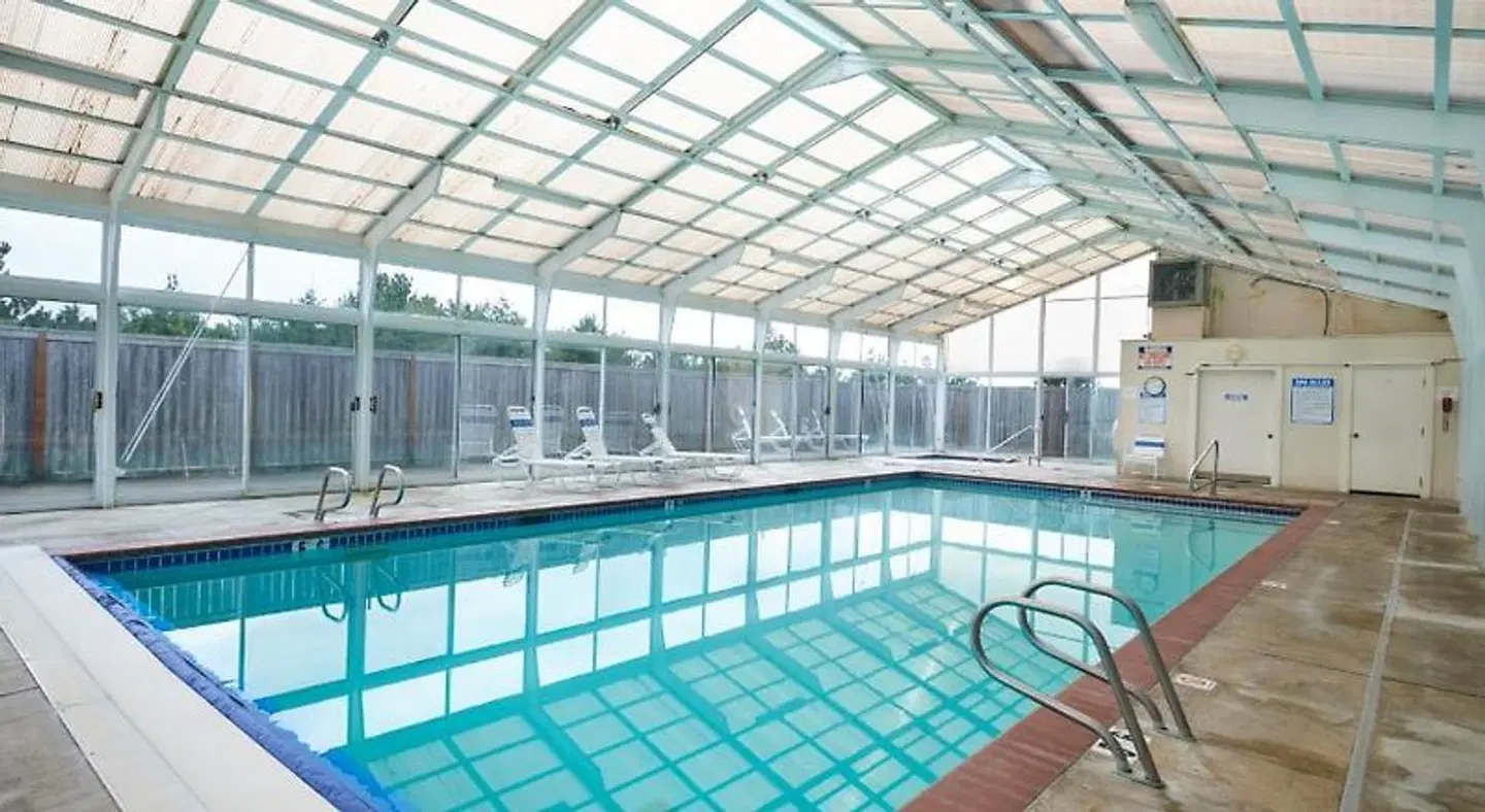 Lighthouse Oceanfront Resort Hallenbad