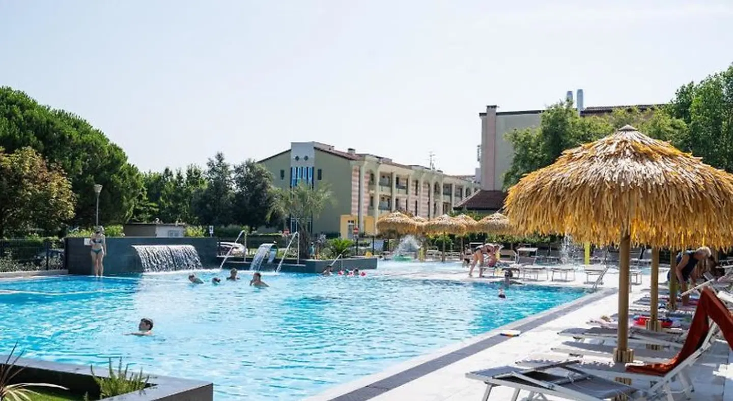 Quercia Lido Altanea OUTDOOR_POOL