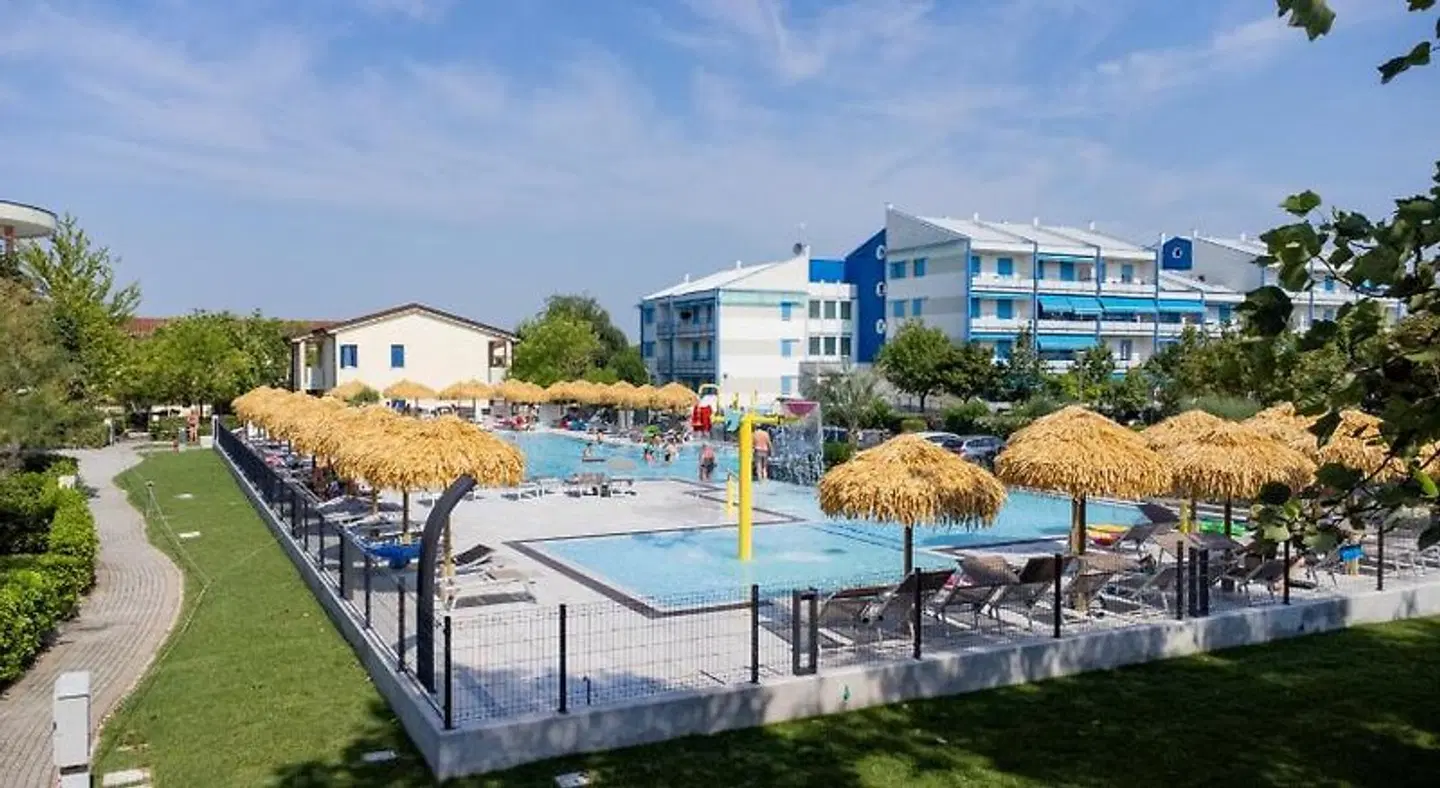 Quercia Lido Altanea OUTDOOR_POOL