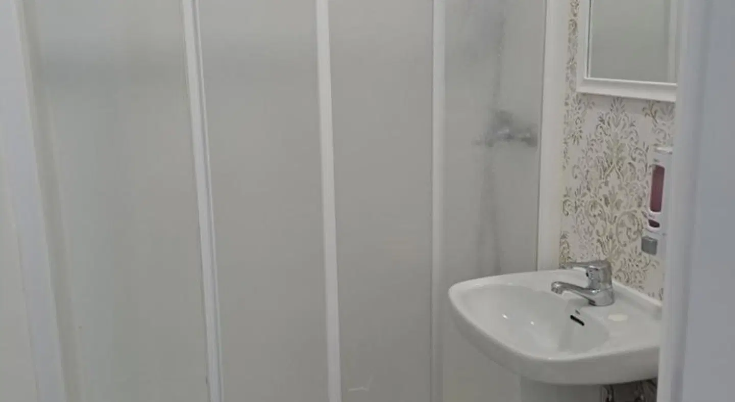 Hostal Milan Badezimmer