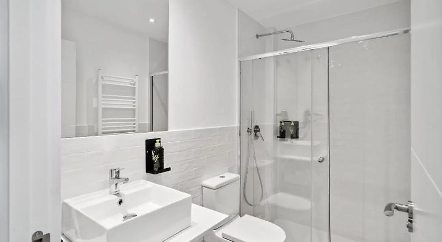 limehome Madrid Calle de Nunez de Balboa Badezimmer