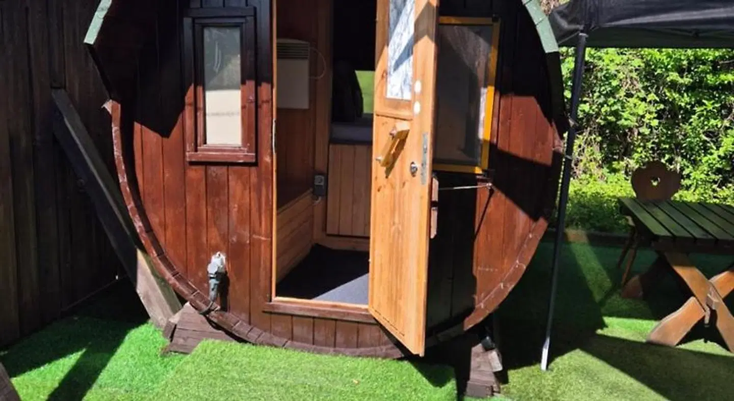 Mini Hotel Übernachten Im Gurkenfass EXTERIOR