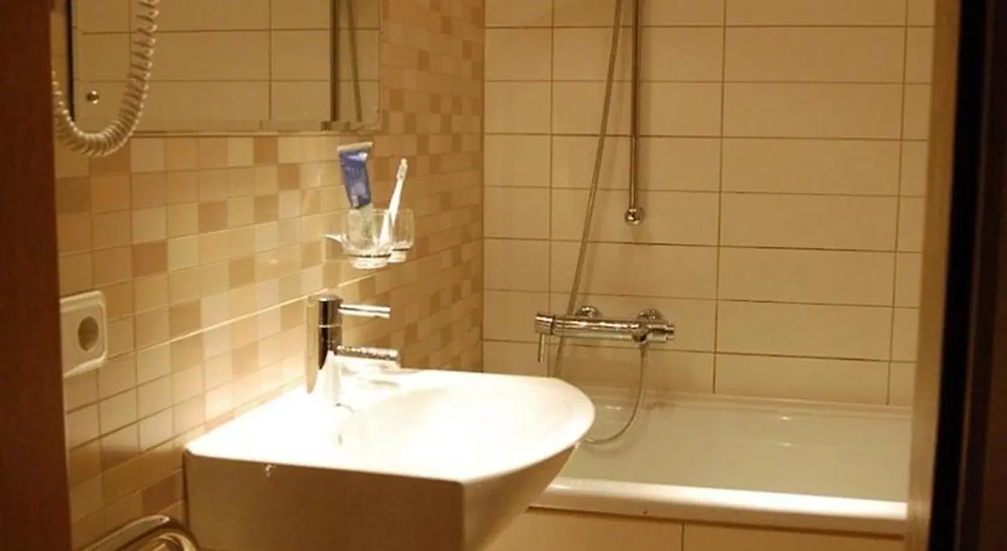 Cafe Hotel Rudzons Badezimmer