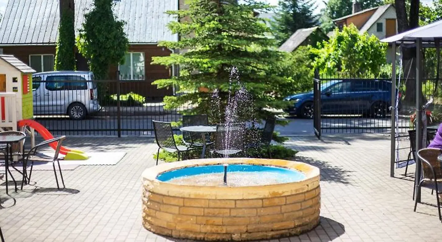 Avanti viebutis-restoranas OUTDOOR_POOL