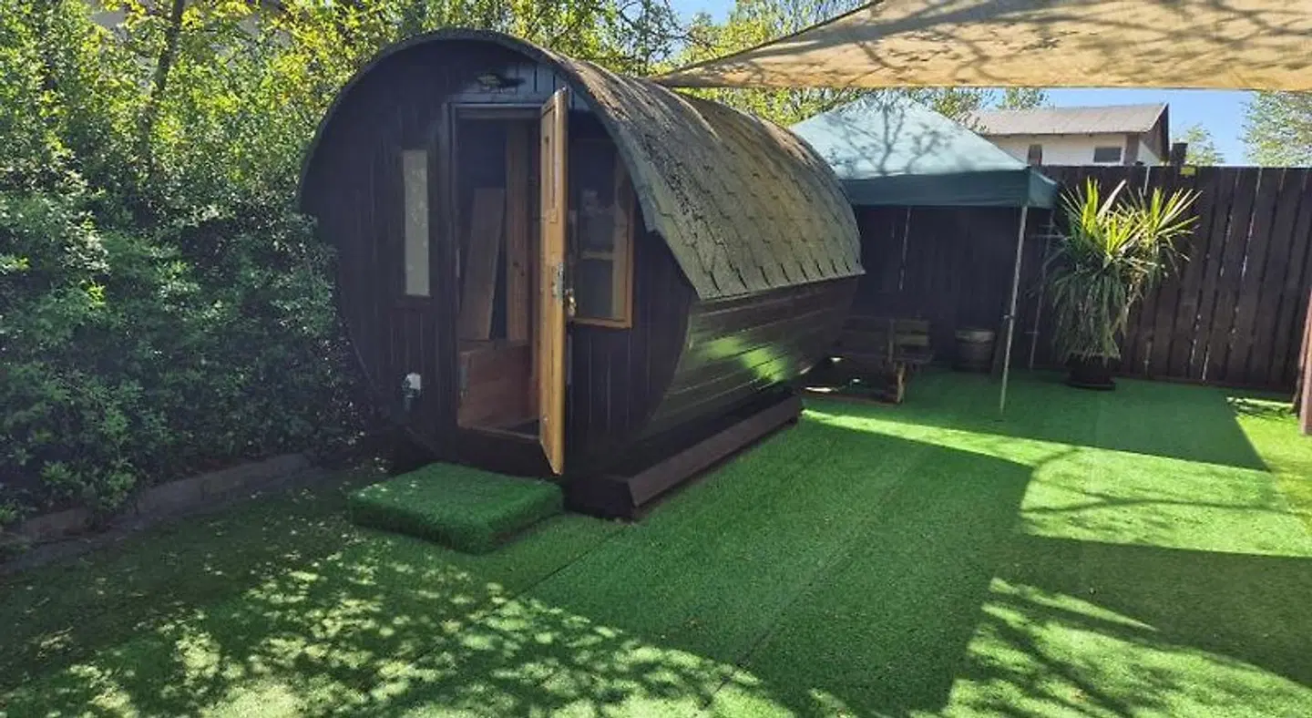 Mini Hotel Übernachten Im Gurkenfass EXTERIOR