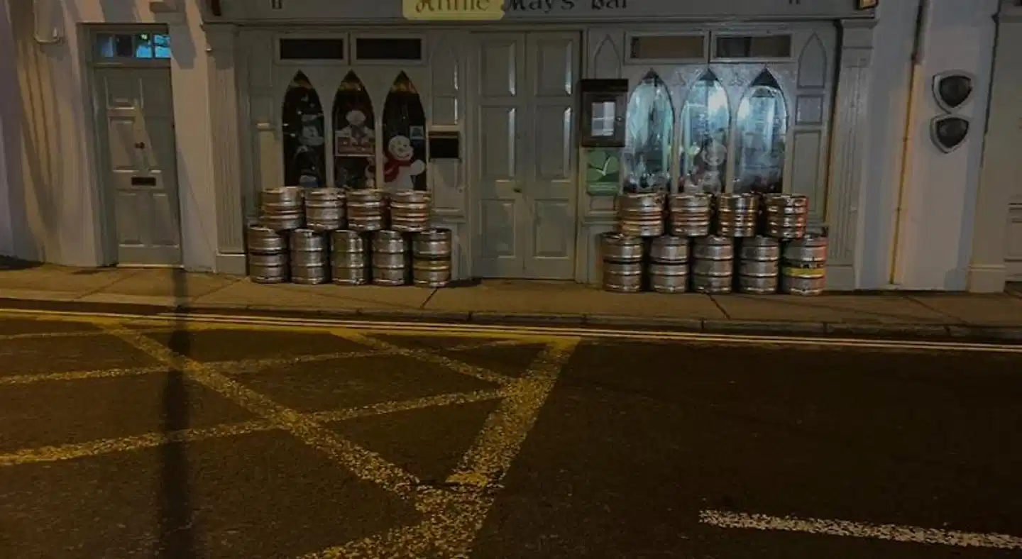 Annie May's Bar, B&B Lobby