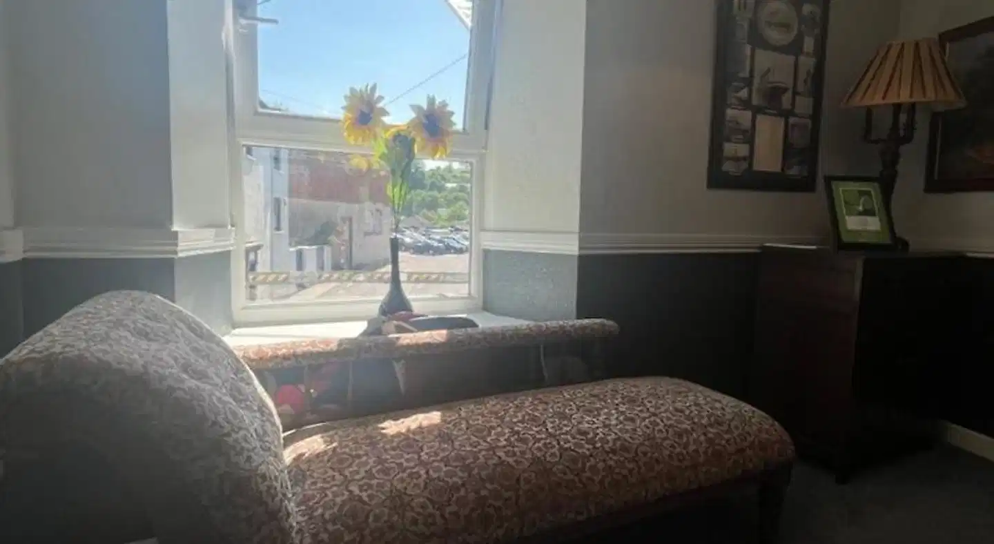 Annie May's Bar, B&B Wohnbeispiel