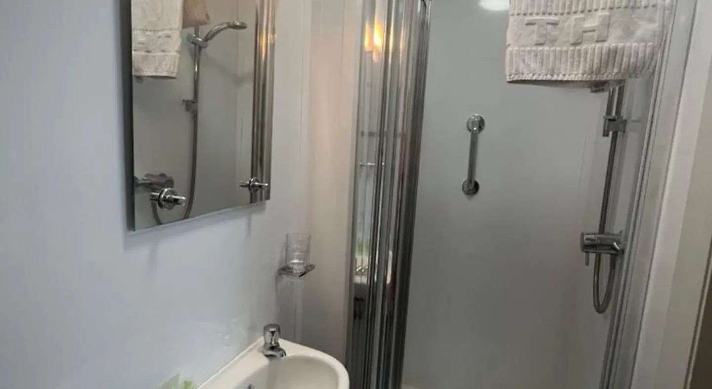 Annie May's Bar, B&B Badezimmer