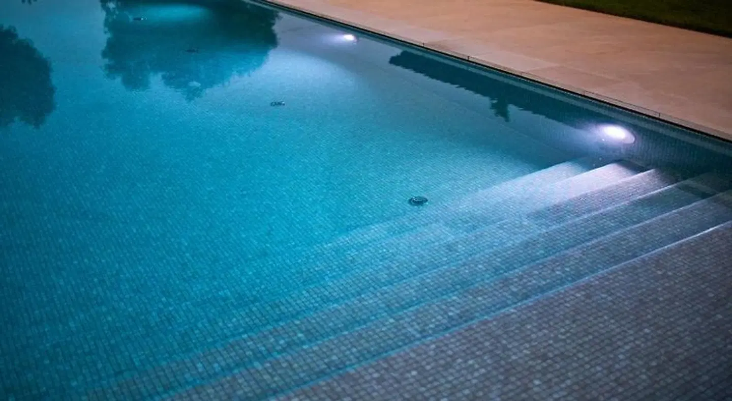 Le Bianche Hallenbad