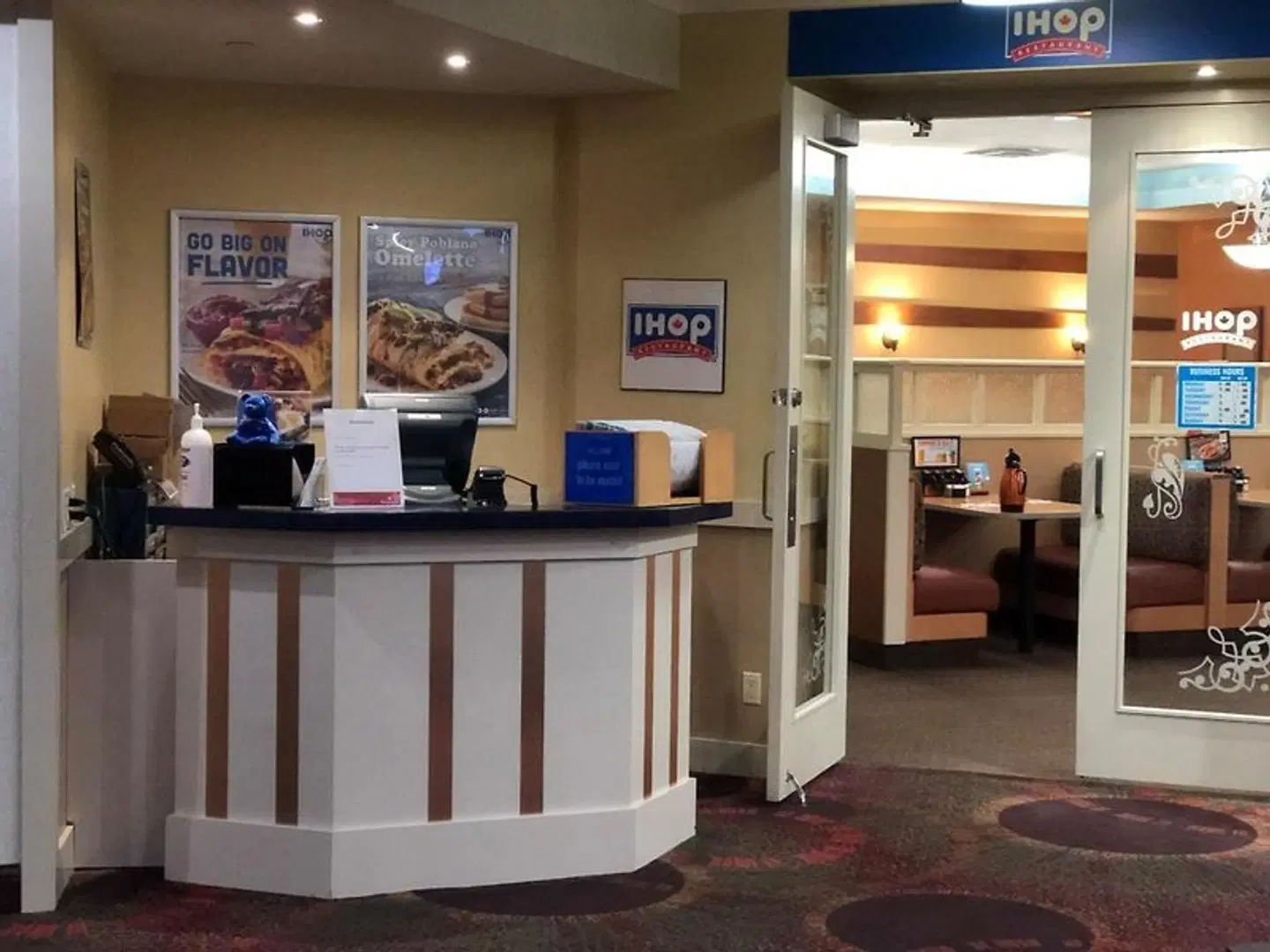 Ramada by Wyndham Niagara Falls/Fallsview LOUNGE_LOBBY