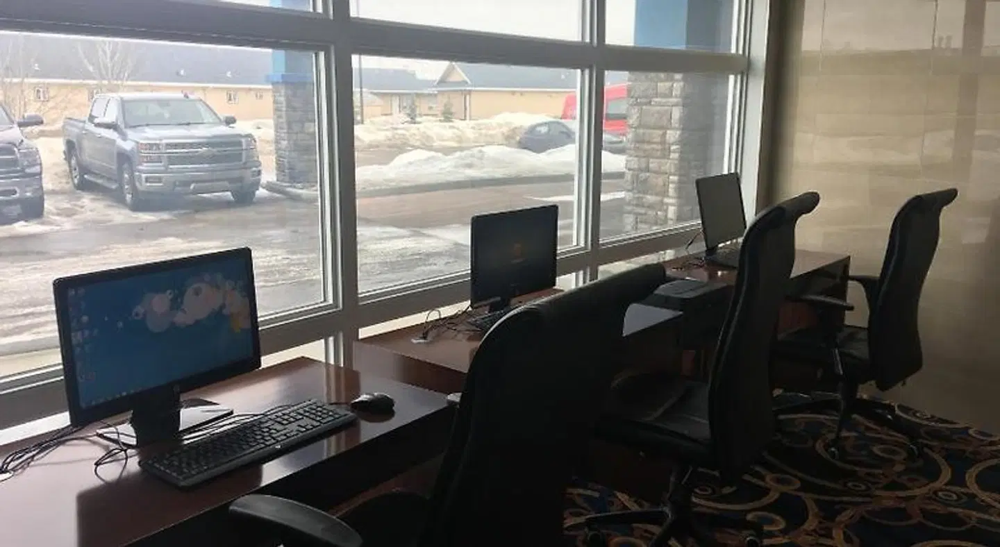 Days Inn & Suites by Wyndham Fort Saskatchewan ROOM_EXAMPLE