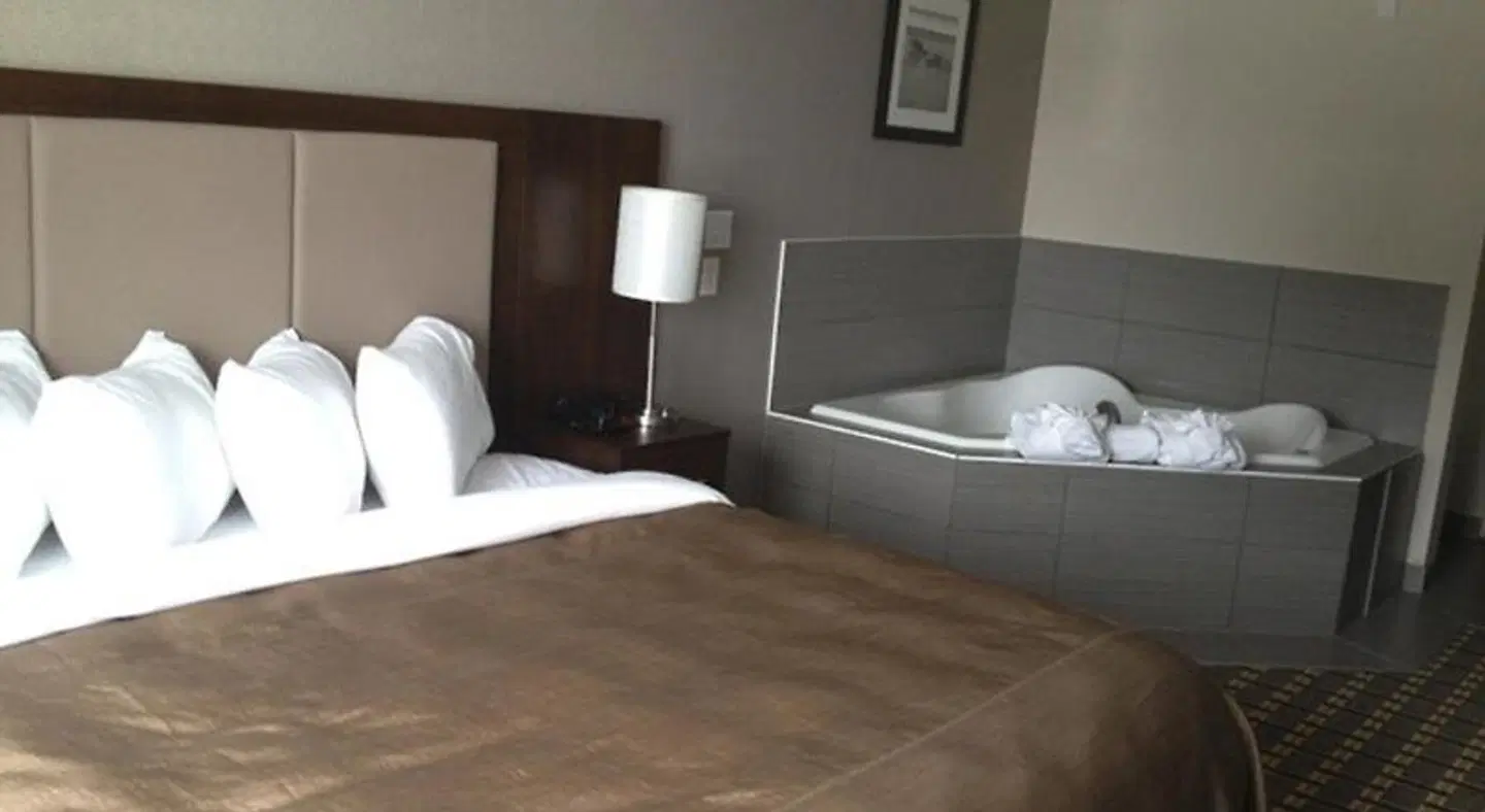 Western Star Inn and Suites Carlyle ROOM_EXAMPLE