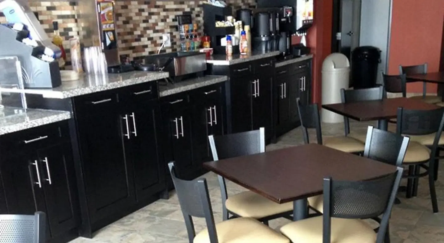 Western Star Inn and Suites Carlyle Bar