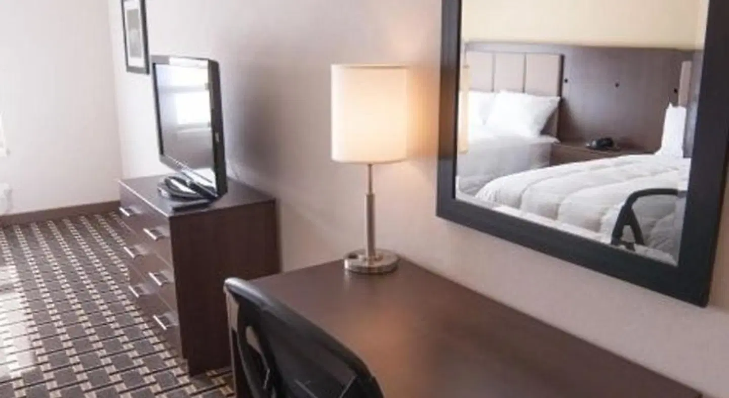 Western Star Inn and Suites Carlyle ROOM_EXAMPLE