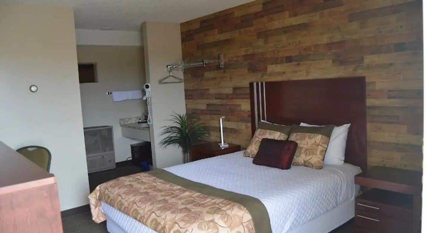 Wheel Inn Motel ROOM_EXAMPLE